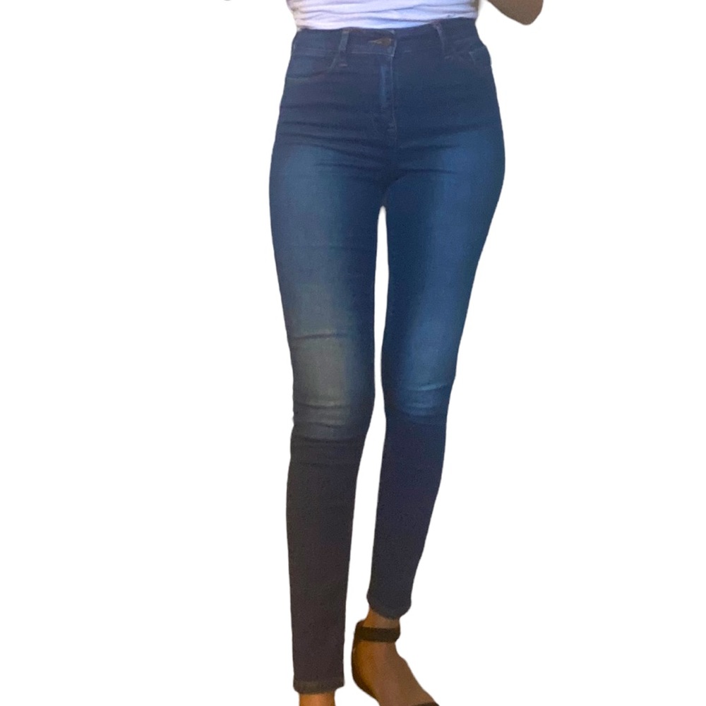 ❤️3/$25 Sale!❤️ Armani Exchange skinny blue jeans Size 26